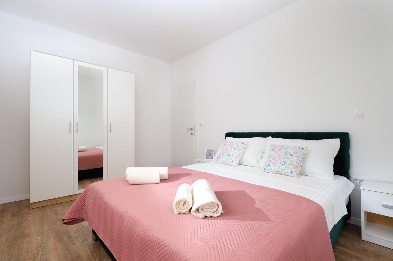 Bonaca Apartments With Terrace And Private Parking Kastela Exterior photo